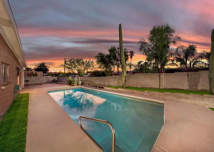 Holiday home Cul-de-sac, Fenced With Pool, Quiet, 3 Bedroom 2 Ba Tucson