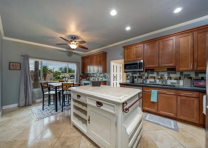 Holiday home Cul-de-sac, Fenced With Pool, Quiet, 3 Bedroom 2 Ba Tucson