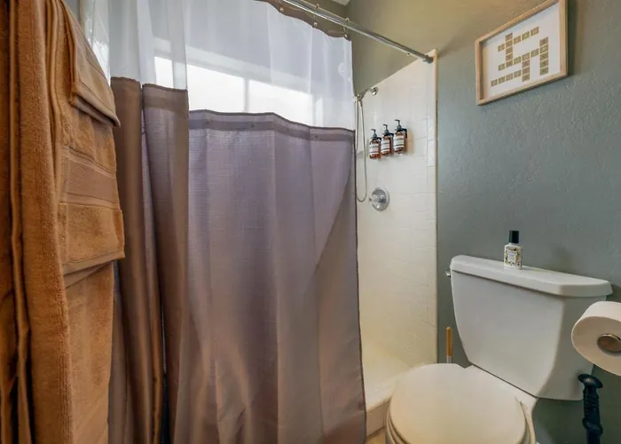 Cul-de-sac, Fenced With Pool, Quiet, 3 Bedroom 2 Ba