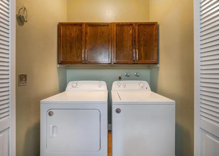 Cul-de-sac, Fenced With Pool, Quiet, 3 Bedroom 2 Ba * Tucson