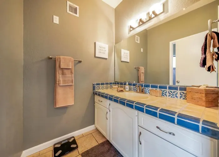 Cul-de-sac, Fenced With Pool, Quiet, 3 Bedroom 2 Ba Holiday home Tucson